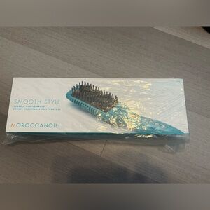 Moroccanoil Smooth Style Ceramic Brush (Unopened)